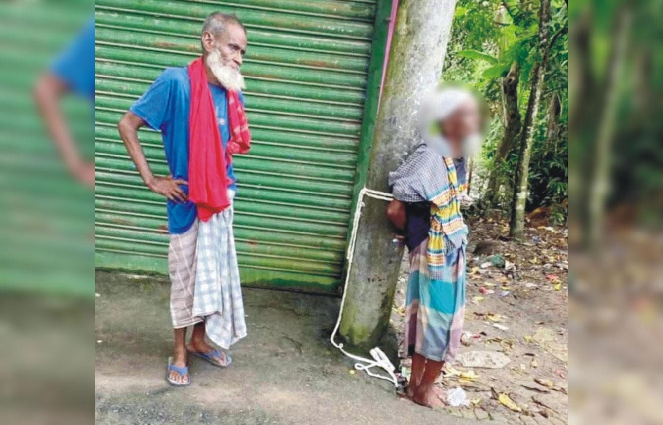 সুদের টাকা আদায়ে বৃদ্ধকে  খুঁটির সাথে বেঁধে নির্যাতন! 