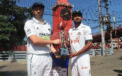  ১৫১ বছরের পুরনো ঘড়ির সামনে ট্রফি উন্মোচন