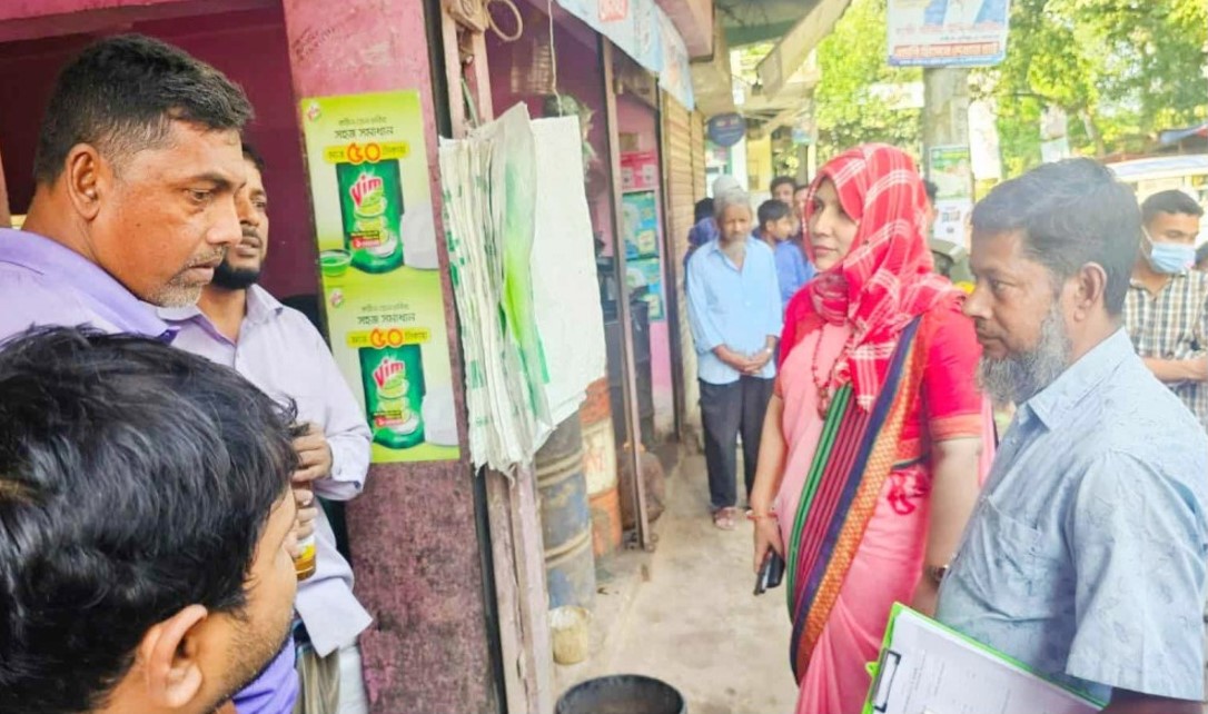  ব্রাহ্মণপাড়ায় ভ্রাম্যমাণ  আদালতের মাধ্যমে  জরিমানা আদায়