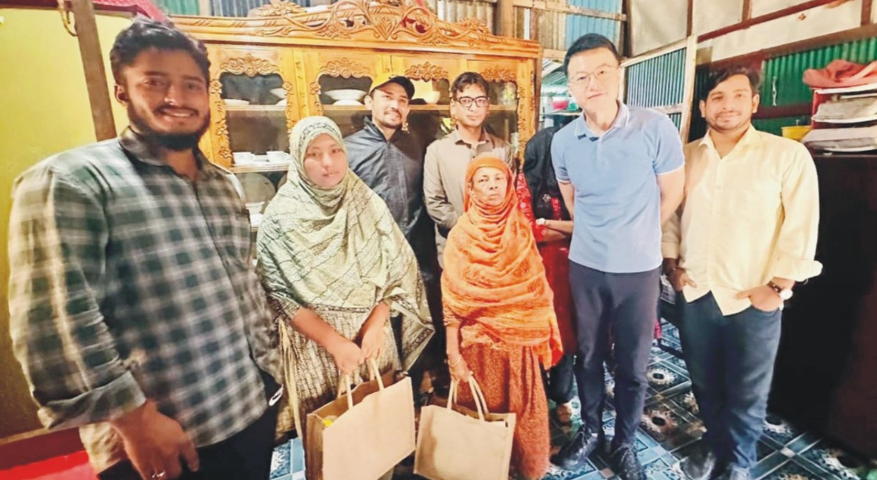  দেবিদ্বারে জুলাই আন্দোলনে  শহীদ ও আহত পরিবারের সঙ্গে  চীনা প্রতিনিধি দলের সাক্ষাৎ 