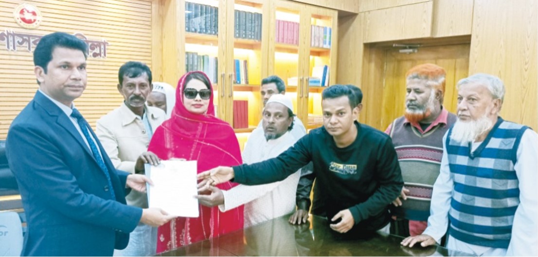  কুমিল্লা-১০ আসনে  নারী নেত্রী শিউলীর  মনোনয়নপত্র সংগ্রহ