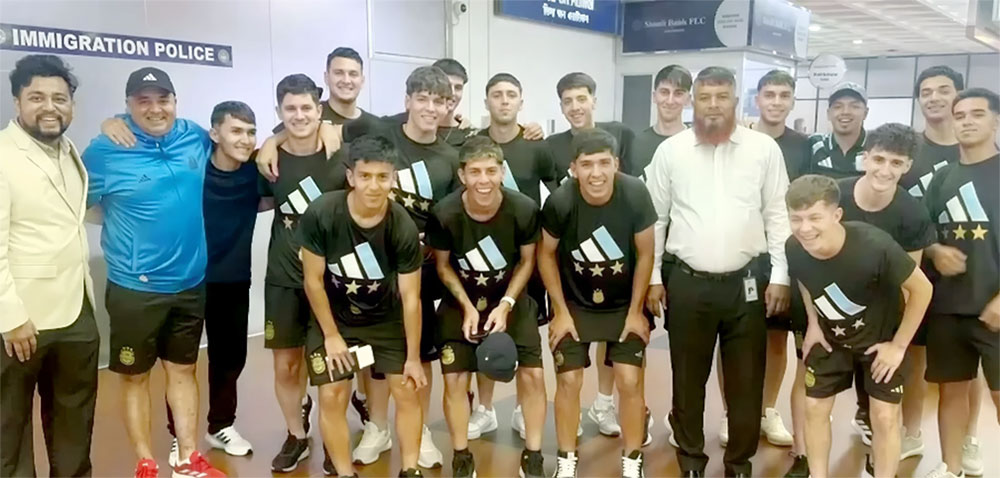  ঢাকায় ‘বন্দিজীবন’ কাটিয়ে দেশে ফিরেছেন আর্জেন্টাইন ফুটবলাররা