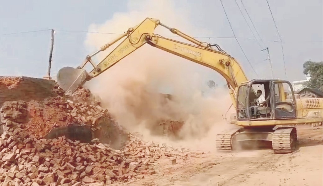   দেবিদ্বারে দুই ইটভাটাকে  ৮ লাখ টাকা জরিমানা 