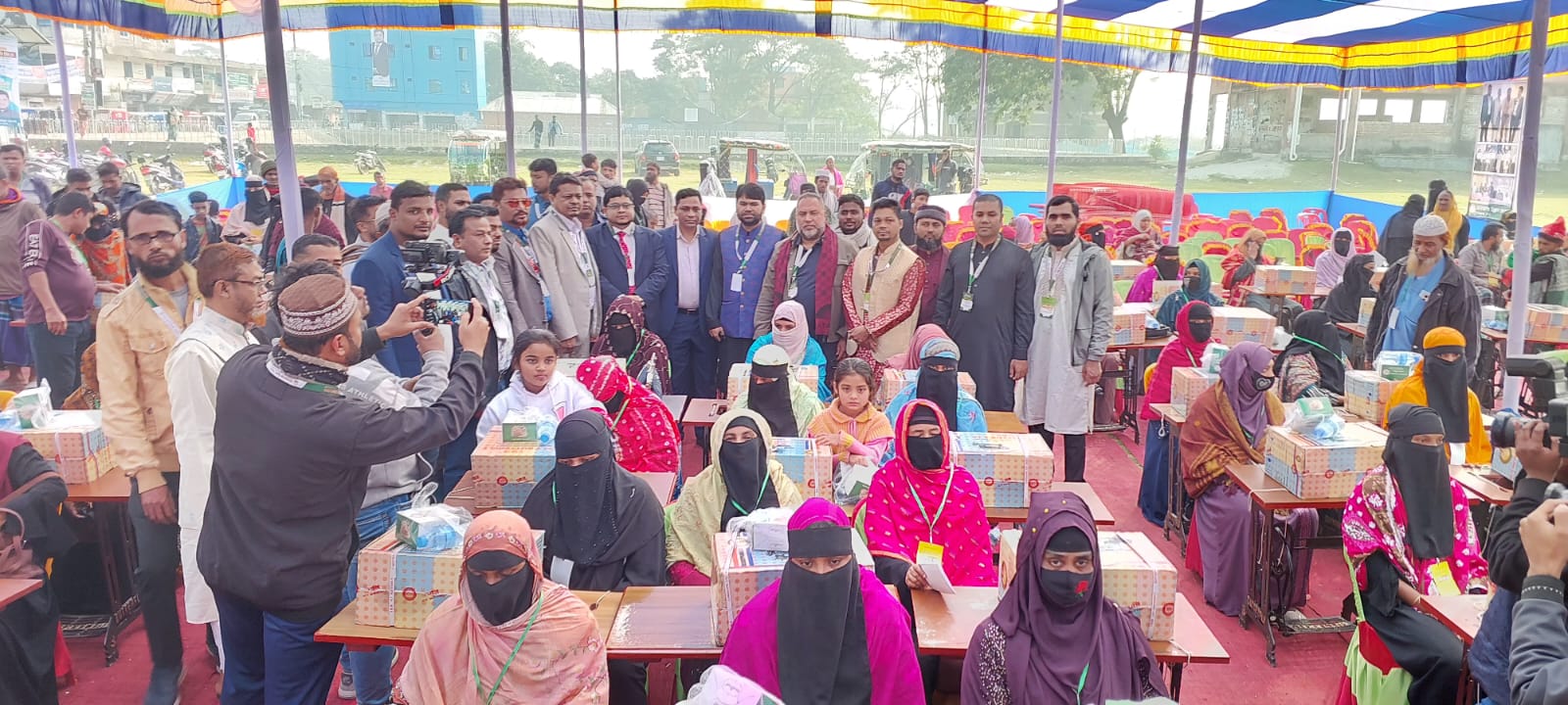 মনোহরগঞ্জ উন্নয়ন ফোরামের উদ্যোগে অসহায়দের মাঝে সেলাই মেশিন ও অটোরিকশা বিতরণ