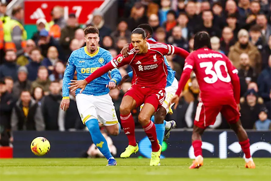  উলভসকে হারিয়ে শীর্ষ চারে লিভারপুল