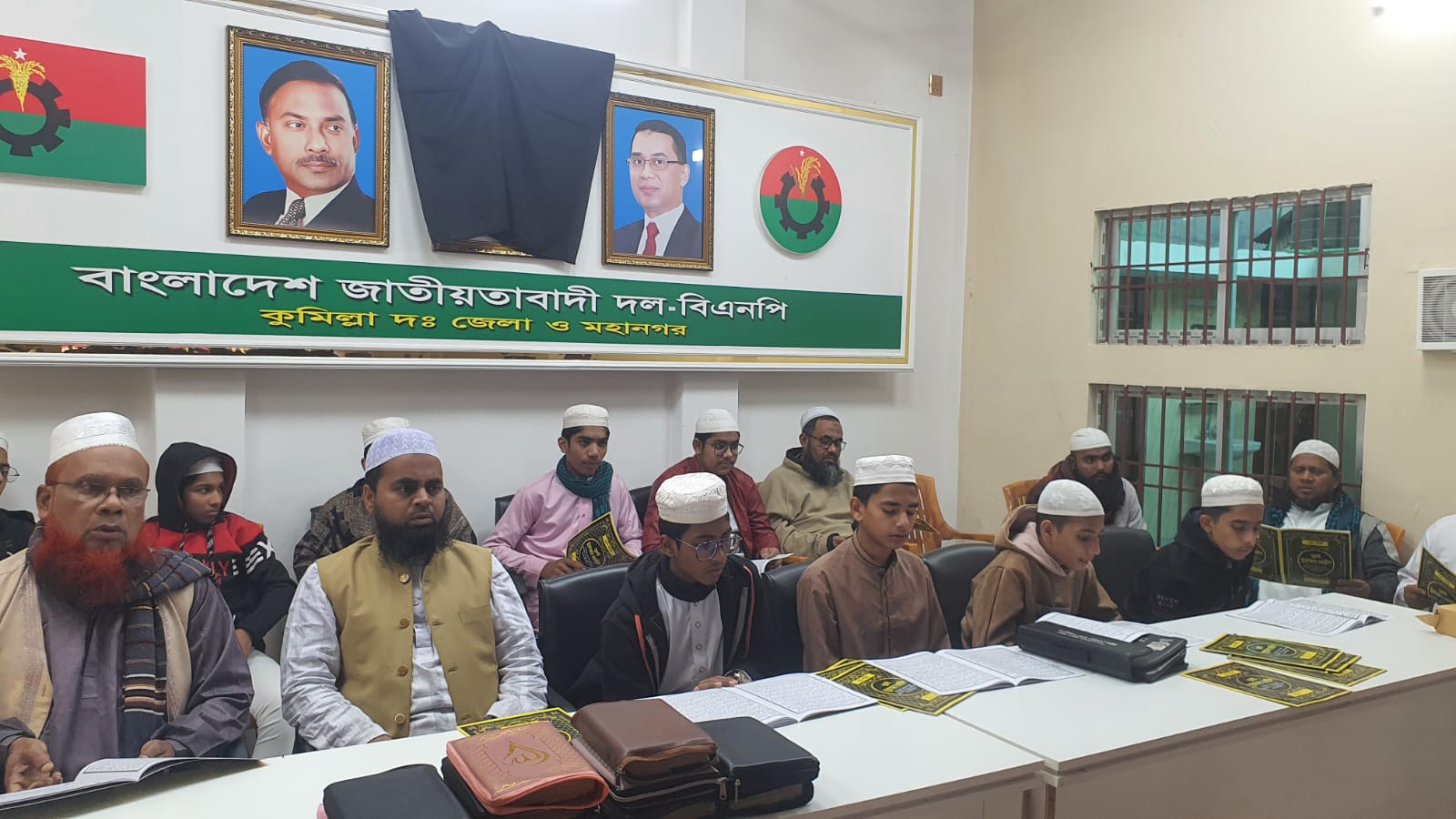 কুমিল্লায় বেগম খালেদা জিয়ার মৃত্যুতে কোরআন খতম, দোয়া ও শোক বইয়ে স্বাক্ষর