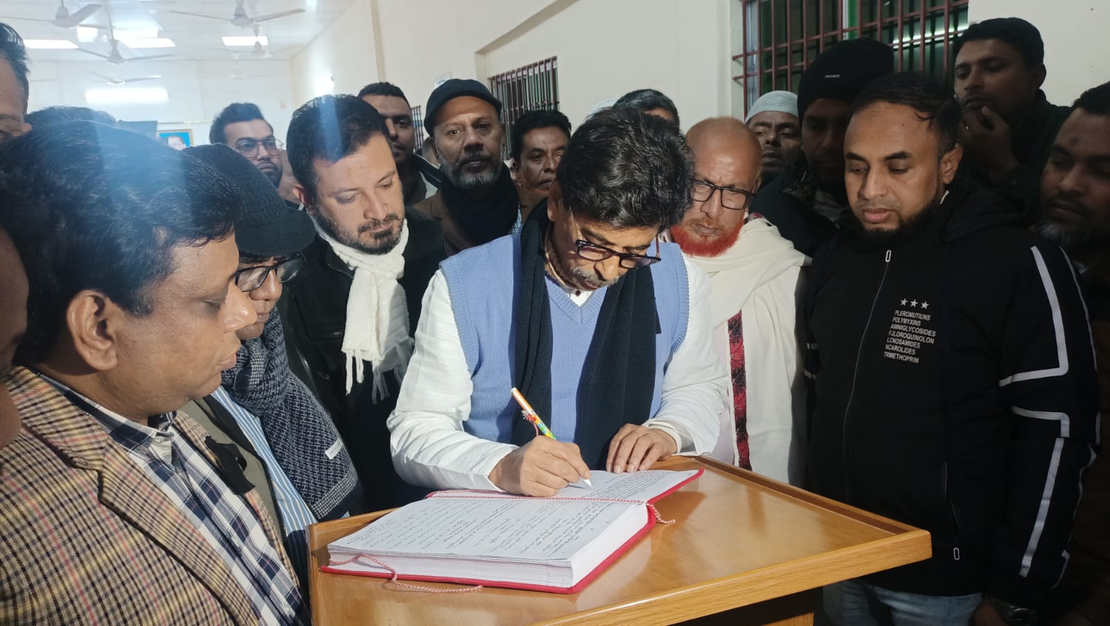 কুমিল্লায় বেগম খালেদা জিয়ার মৃত্যুতে কোরআন খতম, দোয়া ও শোক বইয়ে স্বাক্ষর