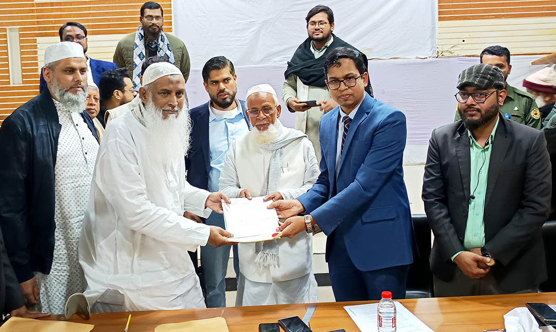 মুরাদনগরে কায়কোবাদের মনোনয়নপত্র জমা