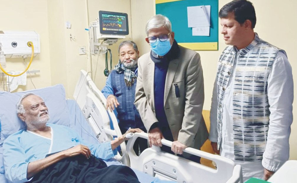   ১২ দলীয় জোট প্রধানকে দেখতে  হাসপাতালে বিএনপি মহাসচিব 