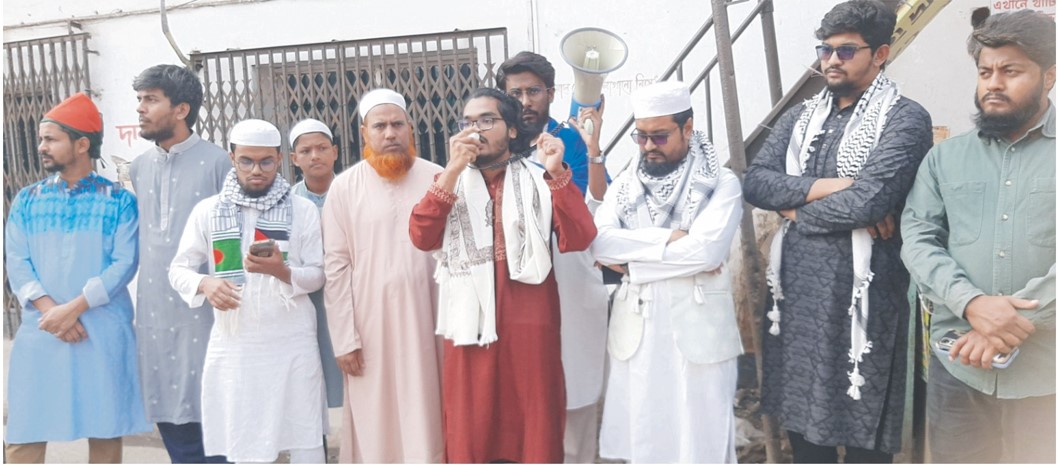   ওসমান হাদির হত্যার বিচারের  দাবিতে কুমিল্লায় বিক্ষোভ 