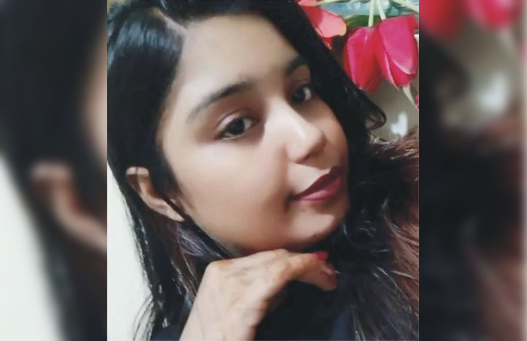  দেবিদ্বারে পার্লারের বারান্দা থেকে  যুবতীর ঝুলন্ত মরদেহ উদ্ধার 