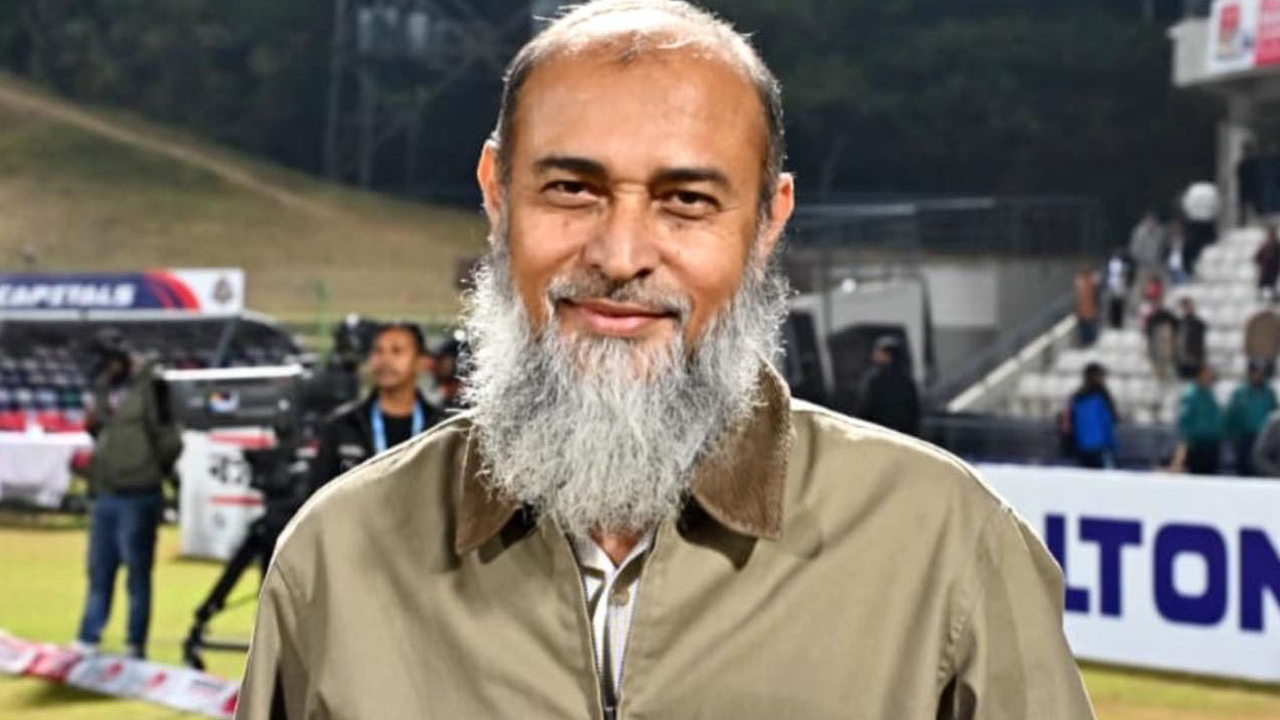   বিসিবির অর্থ কমিটির পদ ফিরে পেলেন নাজমুল