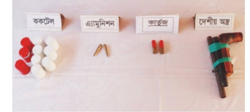  কুমিল্লায় সেনাবাহিনীর অভিযানে অস্ত্র,  গোলাবারুদ এবং বিস্ফোরক উদ্ধার