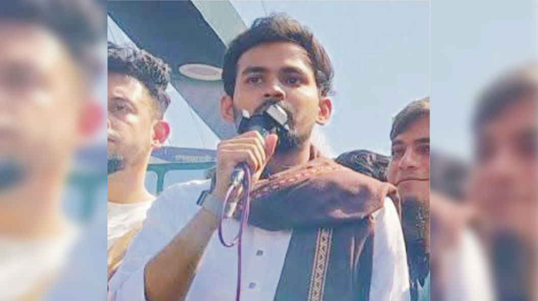 আগে বাসের ভেতর থেকে  নামেন, বাংলাদেশকে চিনেন 