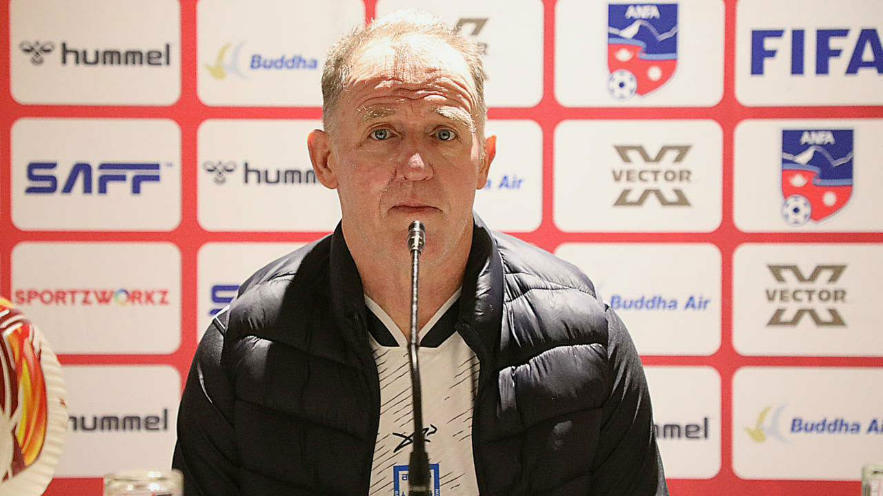  ১২ গোলে জিতেও মাঠ নিয়ে অভিযোগ বাটলারের