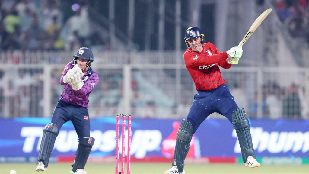   ব্যান্টনের ব্যাটে জয়ে ফিরল ইংল্যান্ড 