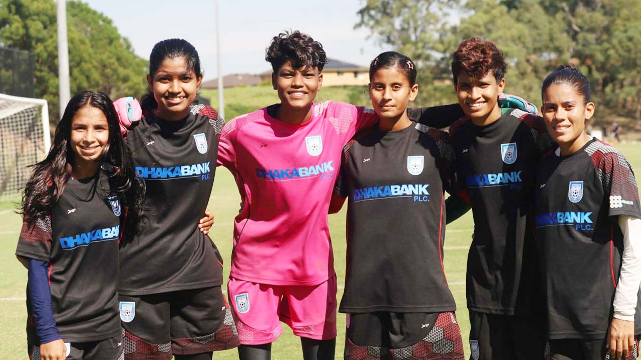  সিডনির গরম মানিয়ে নেওয়ার লড়াই আনিকার