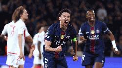 ১০ জনের দলকে হারিয়ে শেষ ষোলোয় পিএসজি