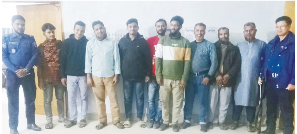  নিমসার বাজারে চাঁদাবাজি অভিযানে গ্রেপ্তার৯