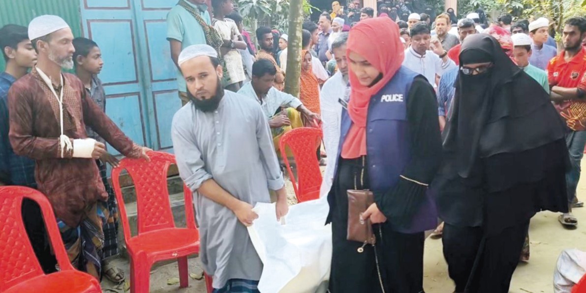  চান্দিনায়  একই ঘরের দুই কক্ষে মা  ও মেয়ের ঝুলন্ত মরদেহ 