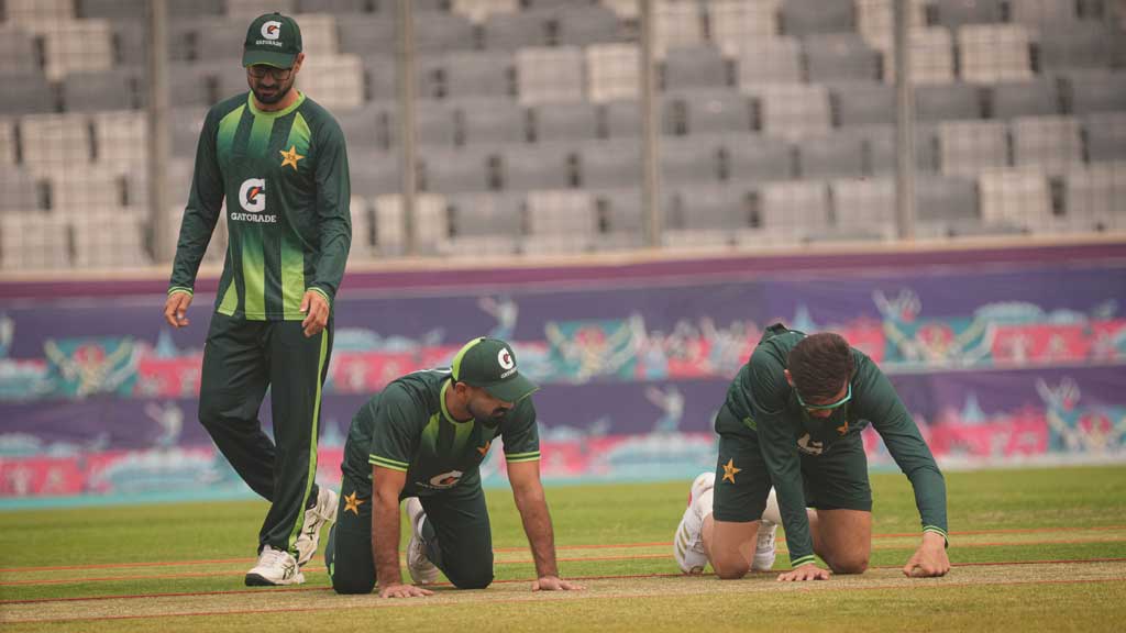  গতবার বলেছিলেন ‘অগ্রহণযোগ্য’, এবার মিরপুরের উইকেট দেখে খুশি পাকিস্তানের কোচ 