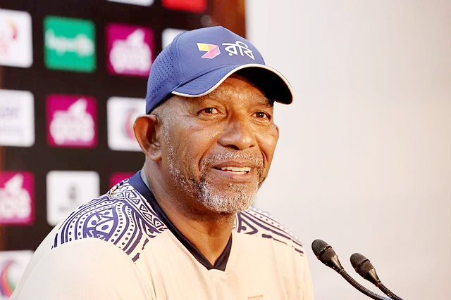   এখন থেকে একাদশে নিয়মিত তিন পেসার খেলাতে চান সিমন্স