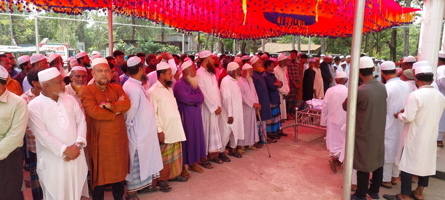 মনোহরগঞ্জে জামায়াত নেতার পিতা হাজী আব্দুল মালেকের জানাজা সম্পন্ন