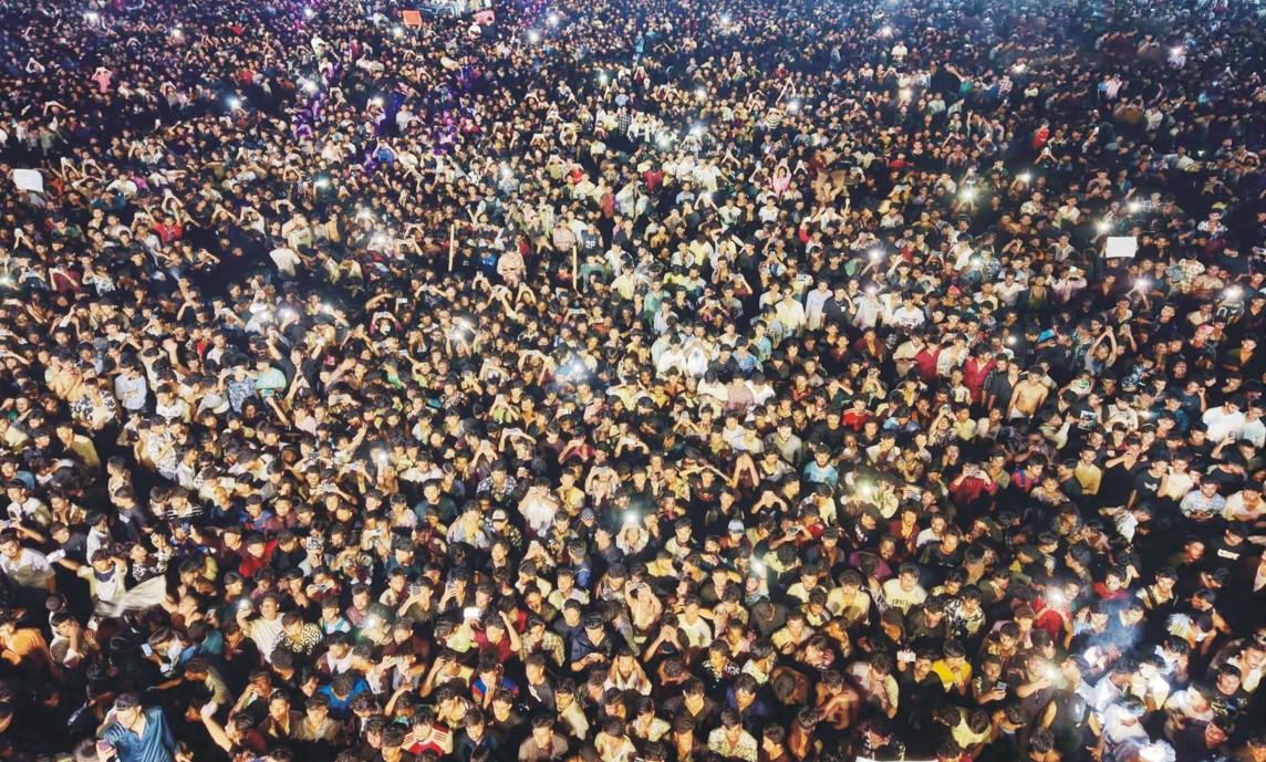 সাফল্যের উৎসবে জনতার জোয়ার