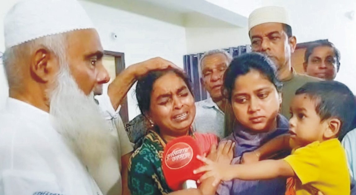   কাস্টমস কর্মকর্তা বুলেট  বৈরাগীর পরিবারের পাশে  এমপি মনিরুল হক চৌধুরী দ্রুত বিচারের আশ্বাস 