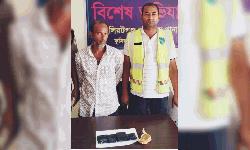  চান্দিনায় বাসে  অভিযান চালিয়ে ৪ কেজি গাঁজাসহ আটক ১