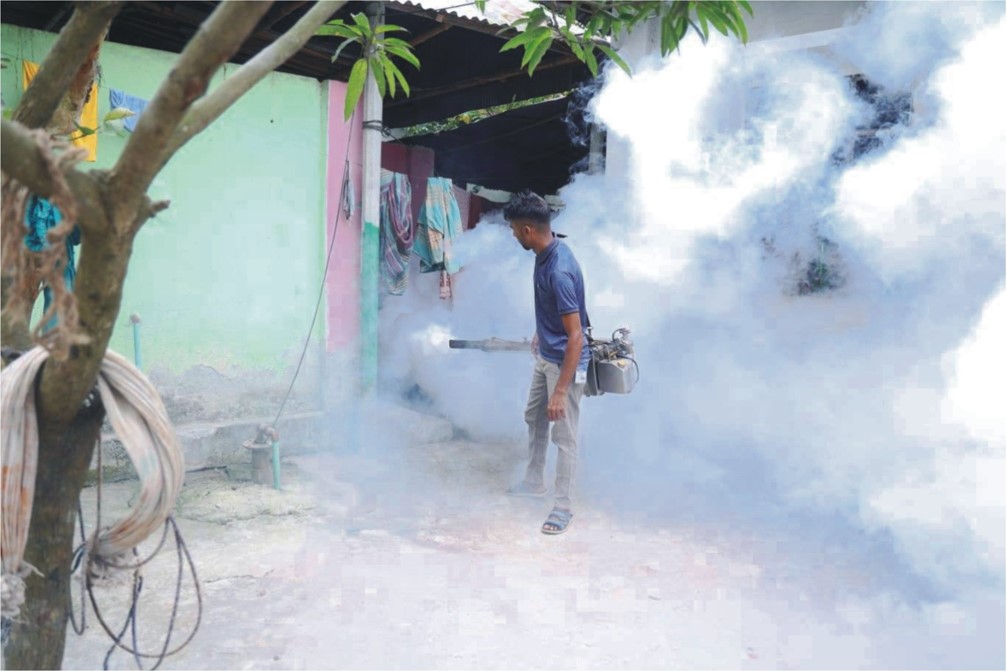   কুমিল্লা নগরীর বিভিন্ন  এলাকায় মশক নিধন  অভিযান পরিচালনা
