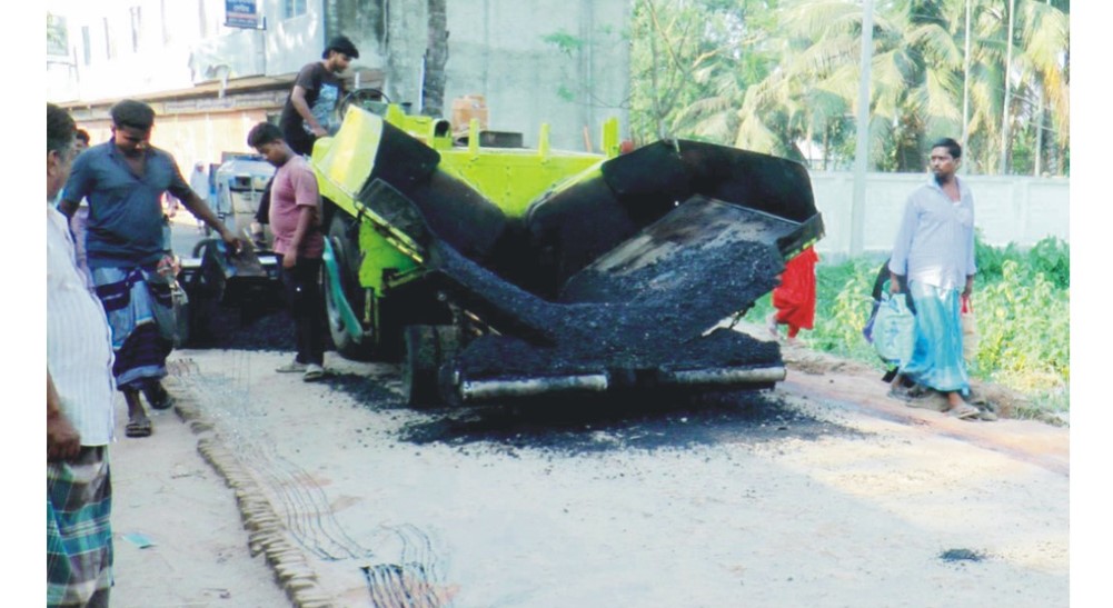  চান্দিনায় অসংখ্য অনিয়মের মধ্যেই  ৬ কিলোমিটার সড়কের সংস্কার