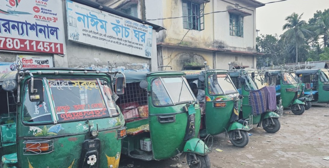 তিন বছর স্ট্যান্ডের ইজারা নেই, বছরে কোটি টাকা রাজস্ব হারাচ্ছে সরকার     