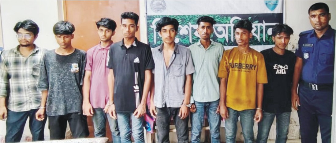   দেবিদ্বারে কিশোর গ্যাং গ্রুপ ‘রেড ৯৯৯’ ও‘বিজিএম’-এর ৮ সদস্য গ্রেপ্তার শাহীন আলম 