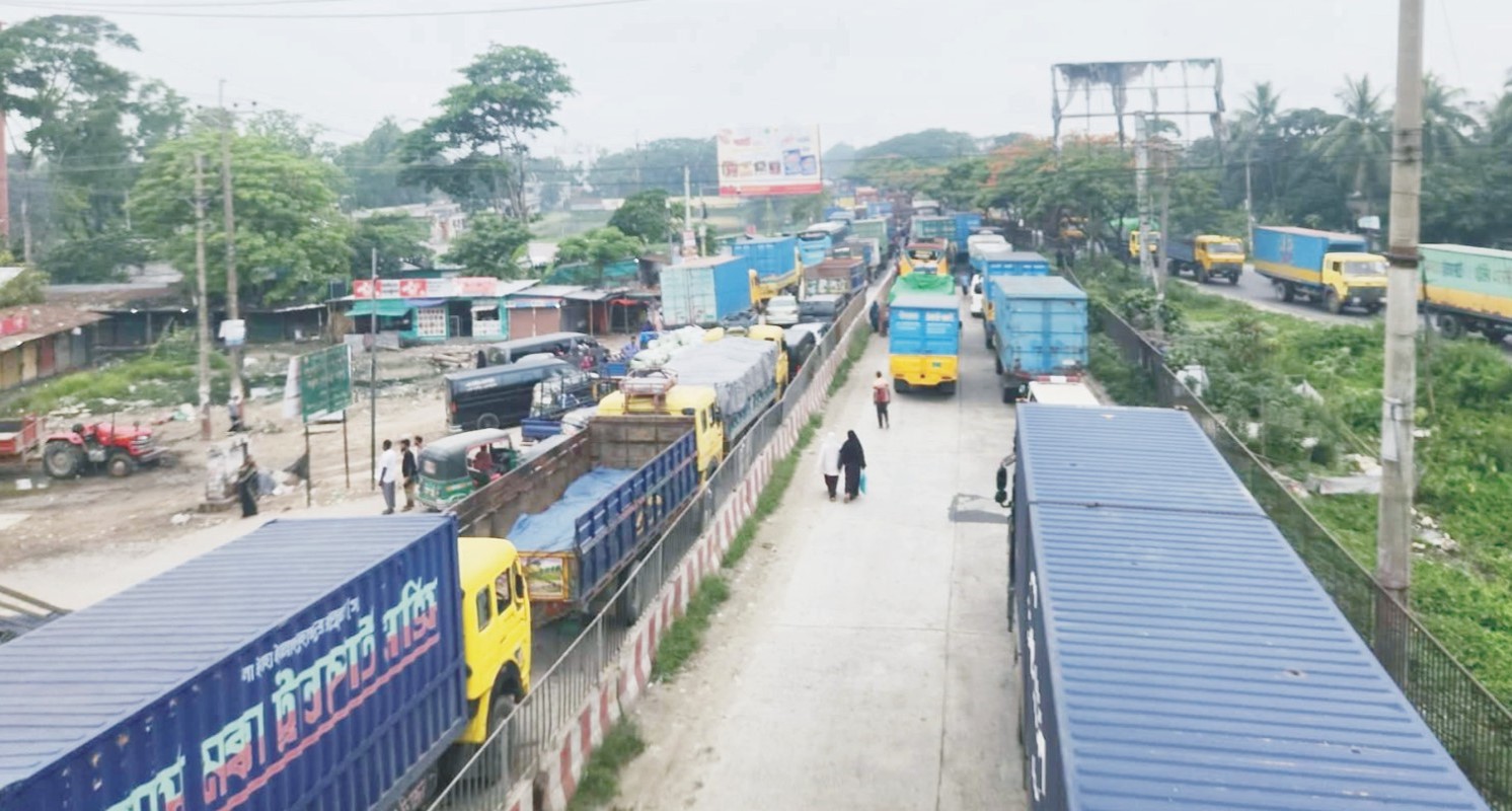 ঢাকা-চট্টগ্রাম মহাসড়কের  ২৪পয়েন্টে যানজটের শঙ্কা