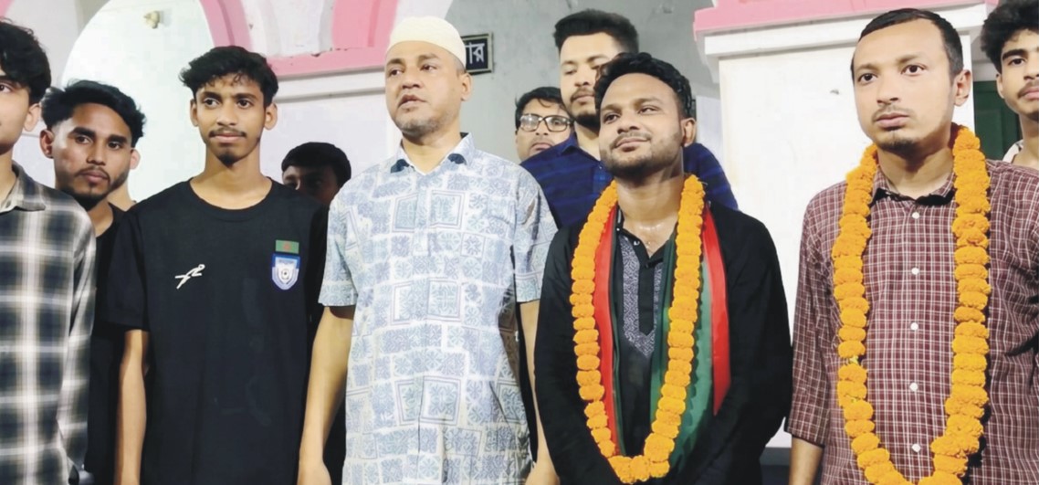  কুমিল্লা মহানগর ছাত্রদলের এজিএস  মুহিম্মাত খাঁন চৌধুরীকে সংবর্ধনা 
