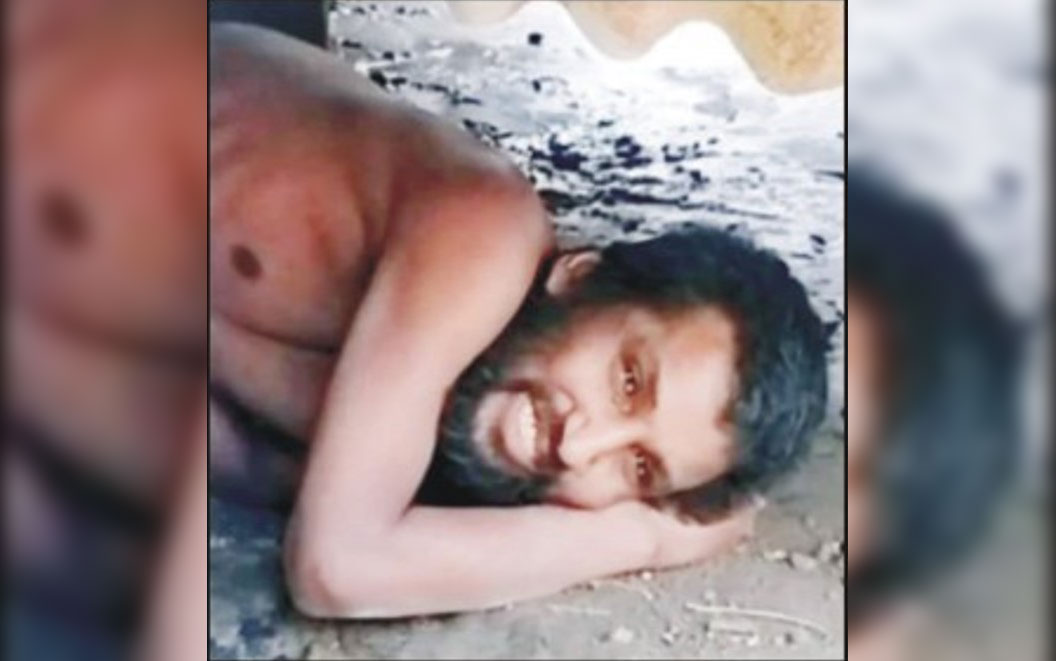  ২২ বছর ধরে কোমরে শিকল আবুল  খায়েরর