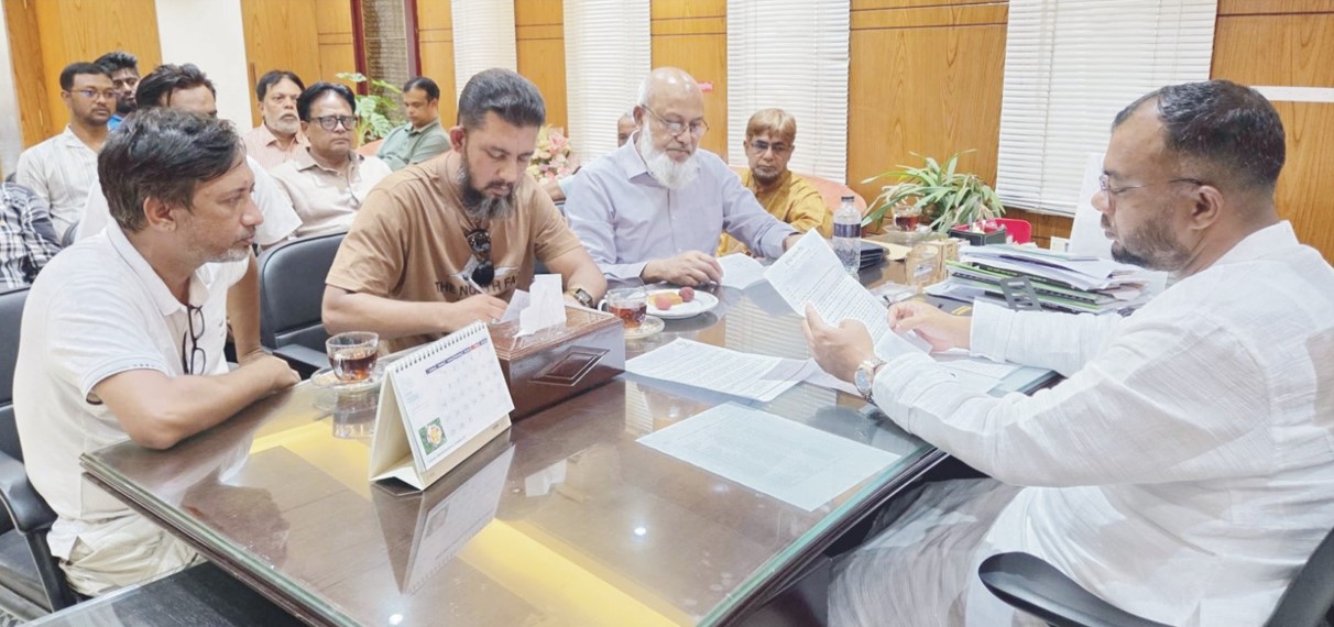   কুমিল্লা নগরীকে ‘তারের  জঞ্জালমুক্ত’ করতে সিটি প্রশাসকের মতবিনিময় 