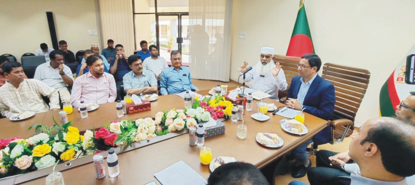   কুমিল্লা ইপিজেডের রাসায়নিক  বর্জ্য প্রাকৃতিক খালে ছাড়া  যাবে না : মনিরুল হক এমপি  