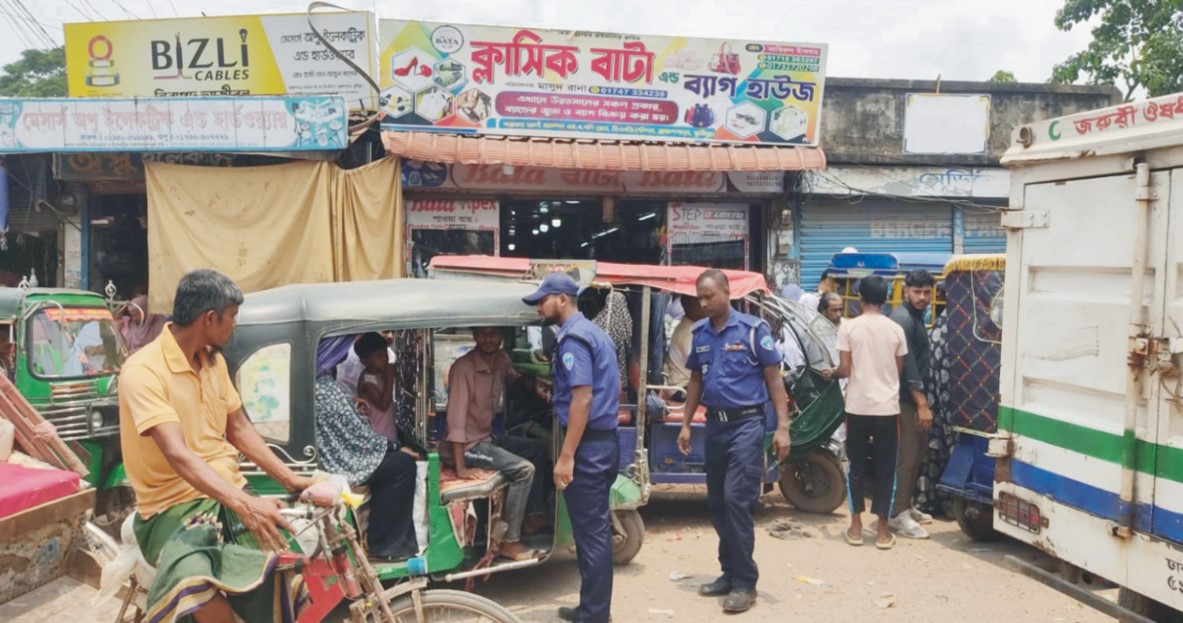 কমেনি ভোগান্তি, থামছে না  সিএনজির ভাড়া নৈরাজ্য