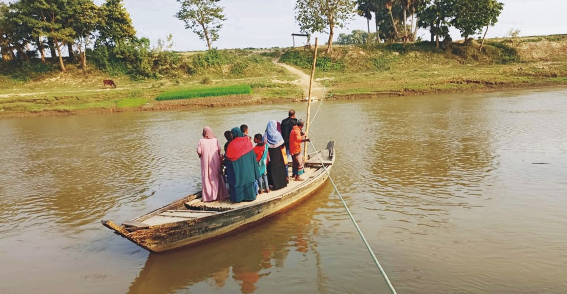    ময়নামতির গোমতী নদীর পারাপারে  যোগাযোগ রক্ষায় তিন খেয়া ঘাট 