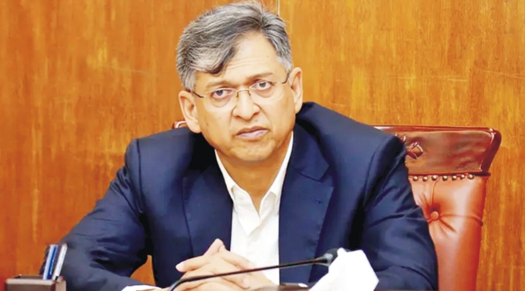  ‘সব জায়গায় দুর্নীতি, ঘুরেফিরে  দোষ হয় রাজনীতিবিদের’