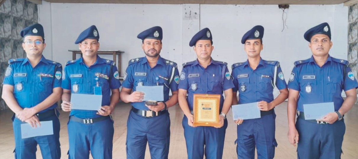   কুমিল্লায় শ্রেষ্ঠ মাদক উদ্ধারকারী  ওসি ফারুক হোসেন