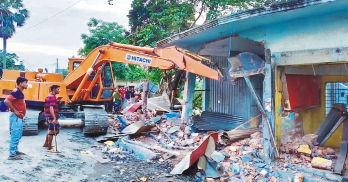  মুরাদনগরে খাস জমি উদ্ধার:  মুক্ত হলো আড়াইকোটির সরকারি  রাস্তা, স্বস্তিতে স্কুলশিক্ষার্থীরা 
