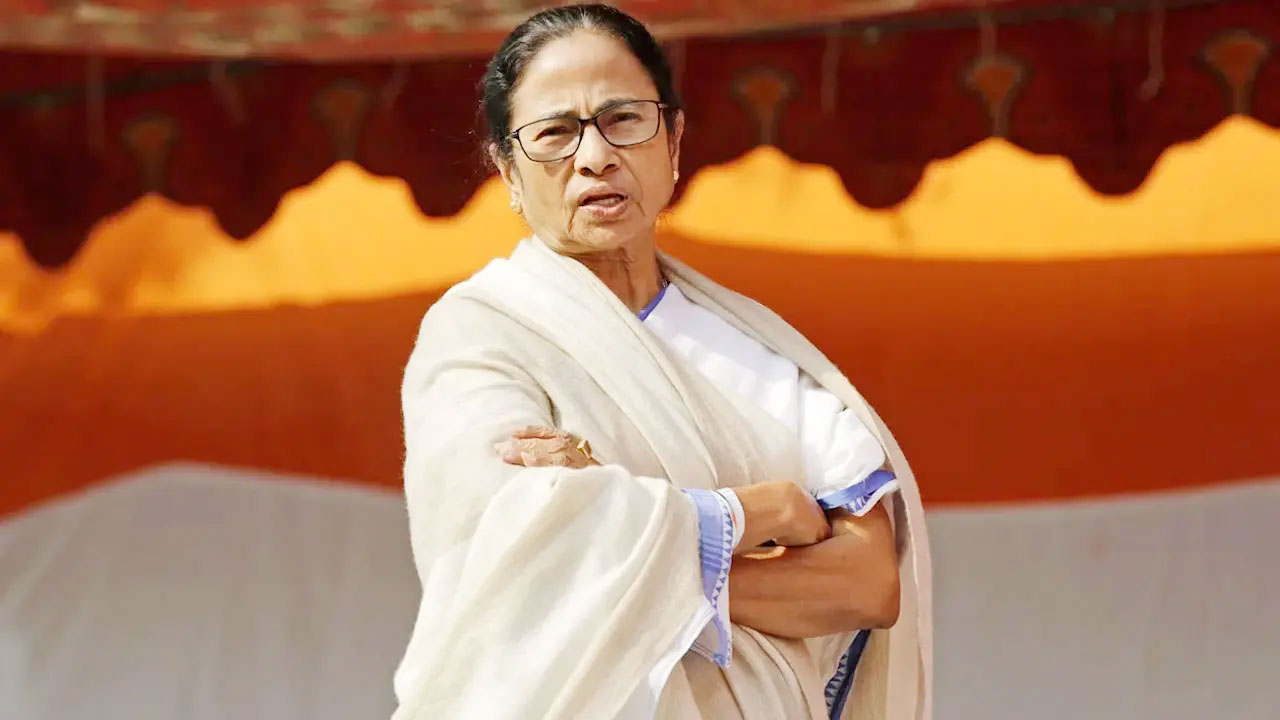 ভাঙনের মুখে পড়া তৃণমূলকে চাঙা করতে জনসভার ডাক মমতার