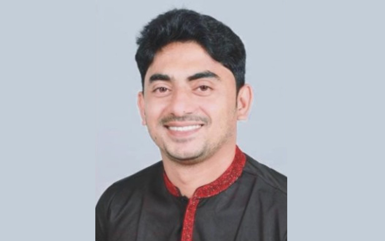  বিমানবন্দরে আটক দেবিদ্বারের  সাবেক পৌর কাউন্সিলর বাছির 