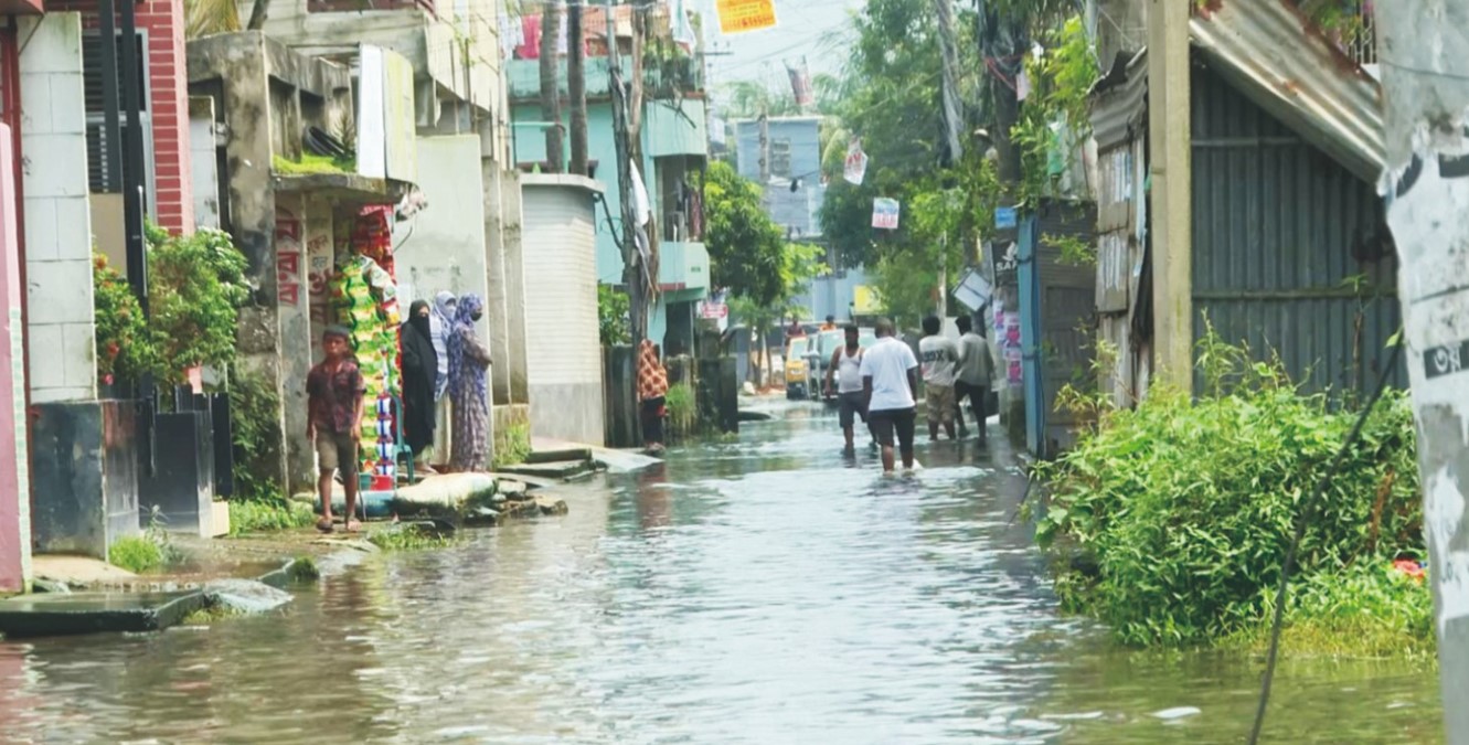 জলাবদ্ধতায় বন্দিক্যাম্পাস, বিপর্যস্ত জনজীবন 