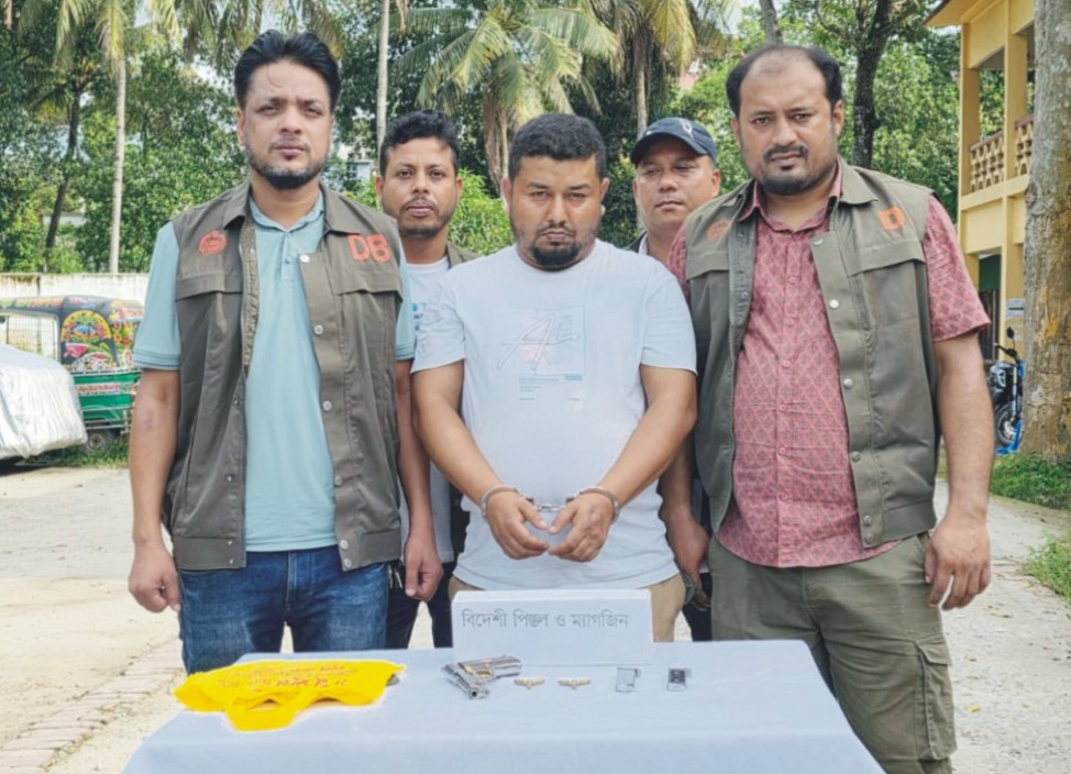  কুমিল্লার স্কুলছাত্র ইথান গুলিবিদ্ধেরঘটনায় লক্ষ্মীপুর  থেকে অস্ত্রসহ গ্রেপ্তার অপু