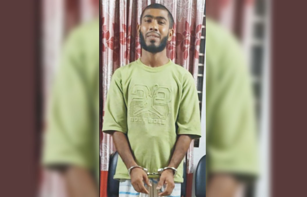 বুড়িচংয়ের জিয়াপুর- স্ত্রীকে গলাকেটে হত্যাচেষ্টার পর স্বামীর আত্মসমর্পণ