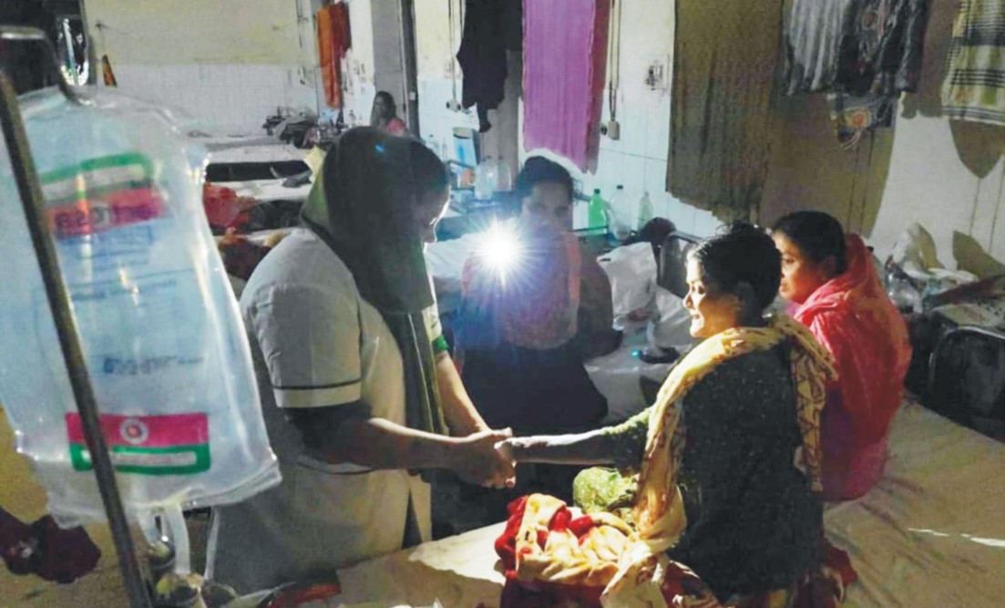   জলাবদ্ধ সদর হাসপাতালে ভূতুড়ে অন্ধকার 